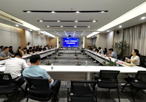 区人力资源局为企业 牵线搭桥 解决 急难愁盼 问题